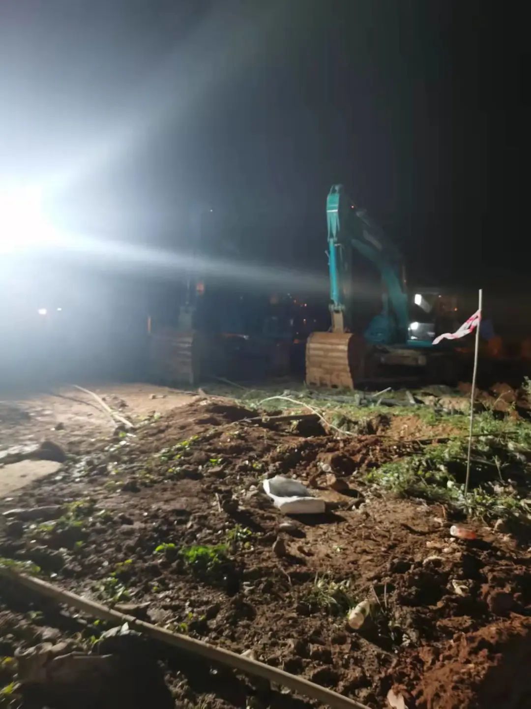 冲锋一线显继续！恒峰g22智能挖掘机助力长沙方舱医院建设