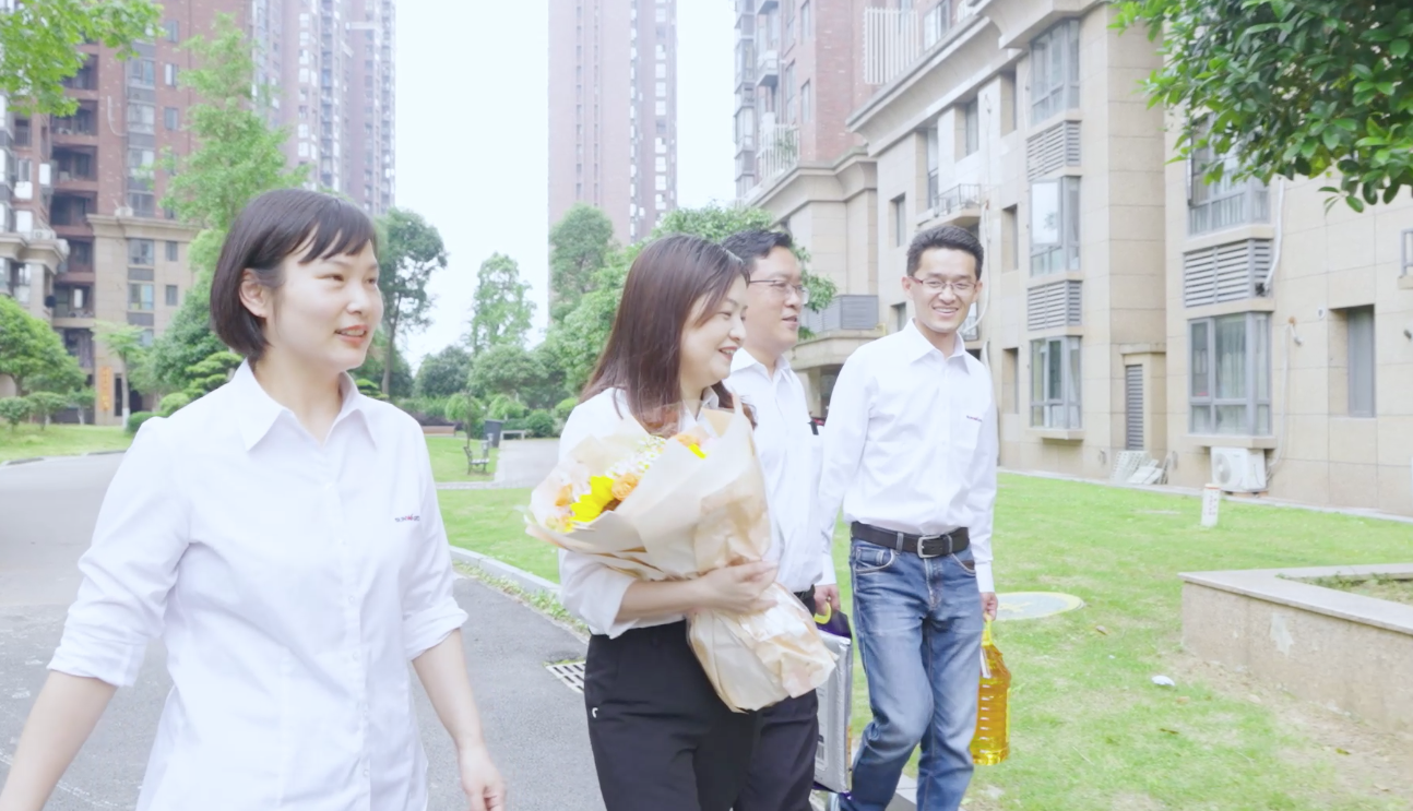 在母亲节，，，，，向你们死后的妈妈送去“恒峰g22家园”的温暖