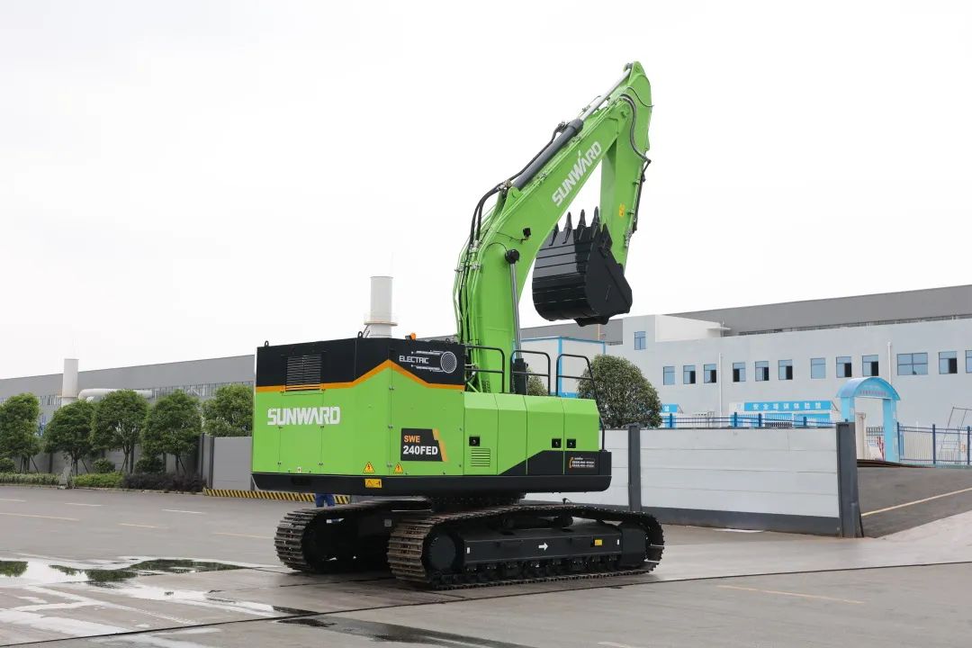 征战川藏铁路！恒峰g22智能新一代电动挖掘机乐成交付