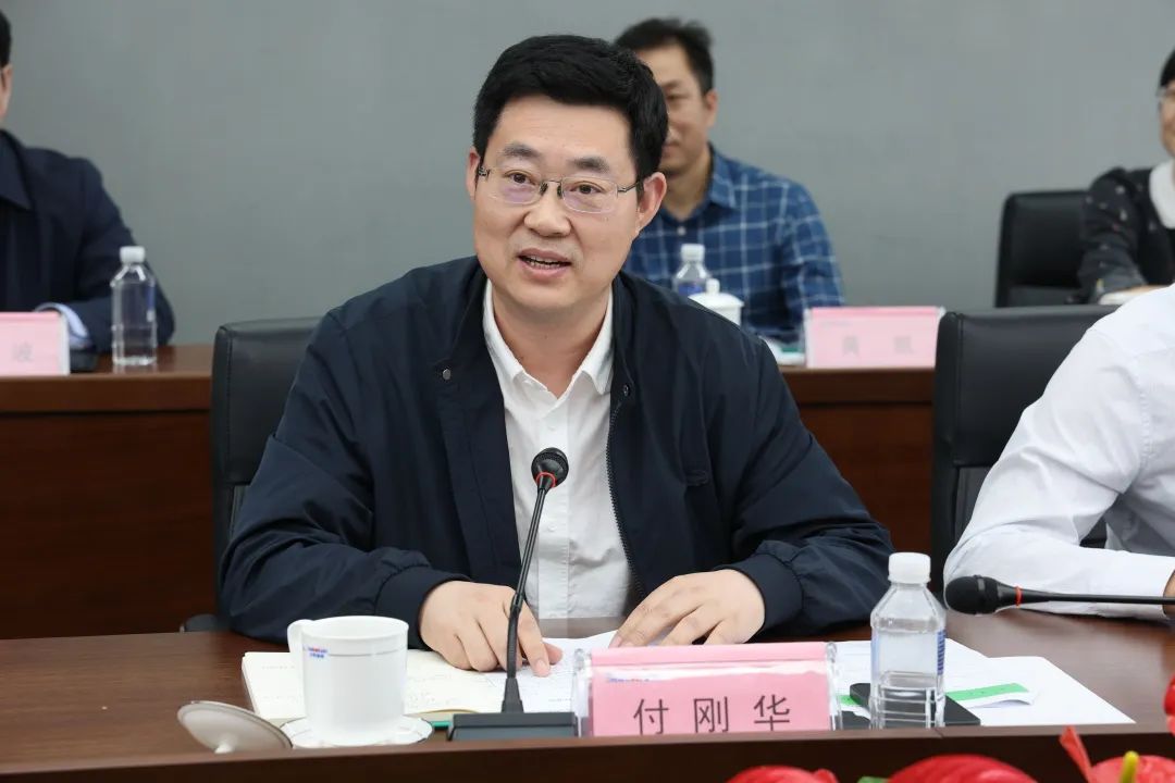 深化产学研相助！中南大学校长、中国工程院院士田红旗率团造访恒峰g22智能