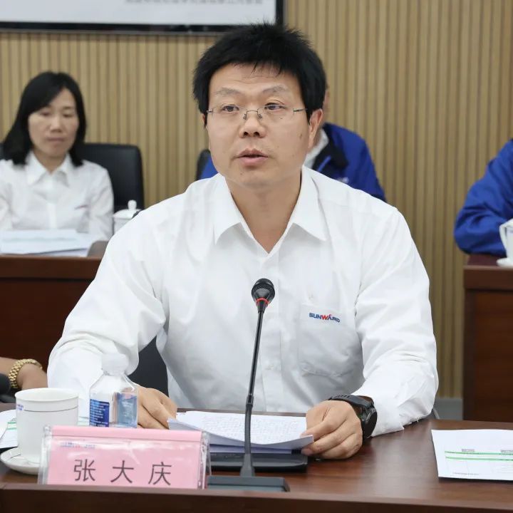 深化产学研相助！中南大学校长、中国工程院院士田红旗率团造访恒峰g22智能