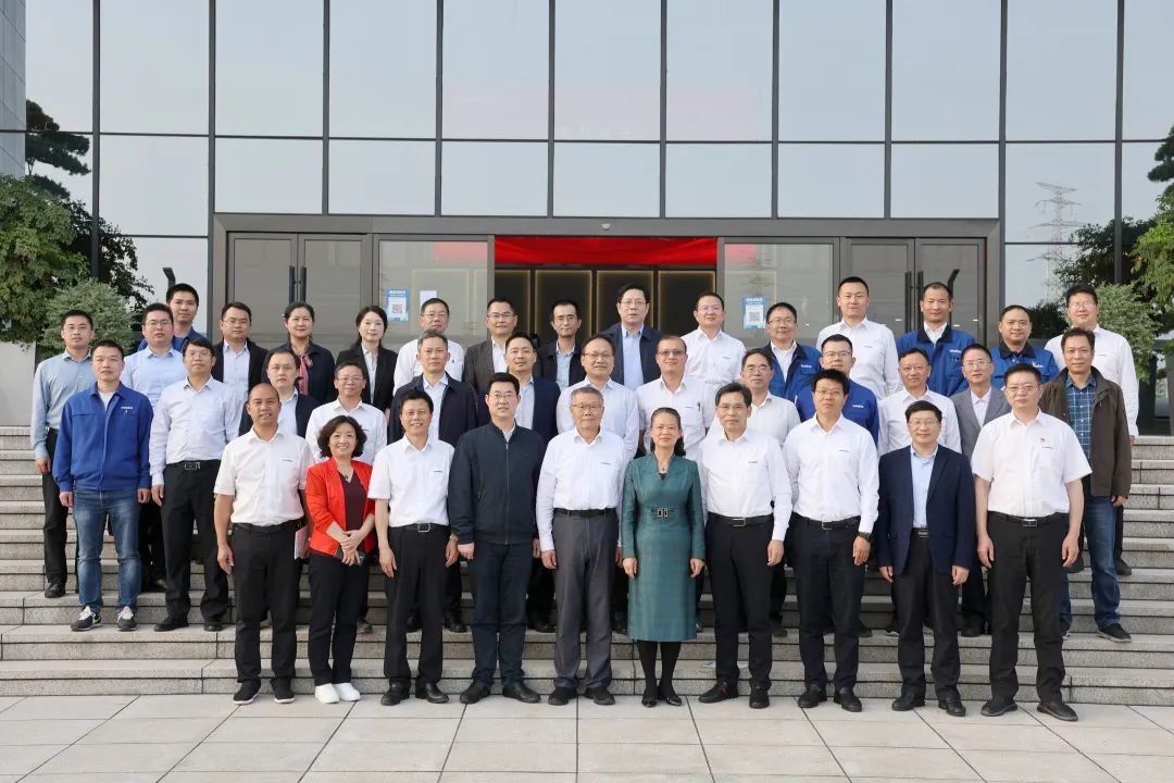 深化产学研相助！中南大学校长、中国工程院院士田红旗率团造访恒峰g22智能