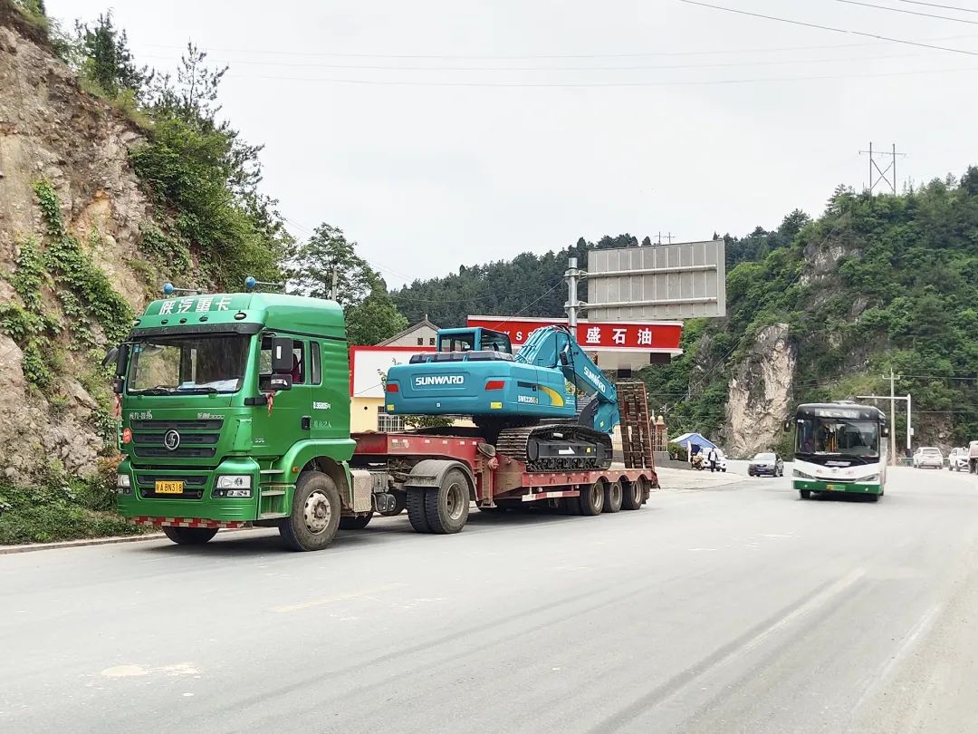 三员恒峰g22挖机“悍将”收服“铁粉”一枚，，，凭什么？？？？？