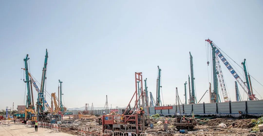 “恒峰g22绿”再现大湾区！恒峰g22智能旋挖钻机组团助建广州白云机场项目