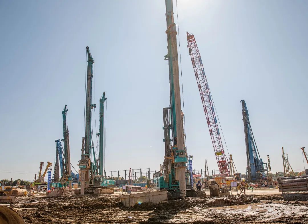 “恒峰g22绿”再现大湾区！恒峰g22智能旋挖钻机组团助建广州白云机场项目