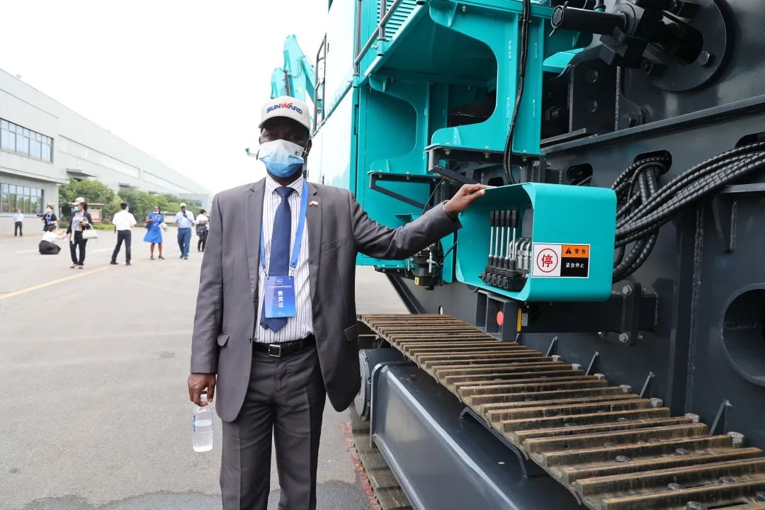 非洲驻华使节走访恒峰g22智能