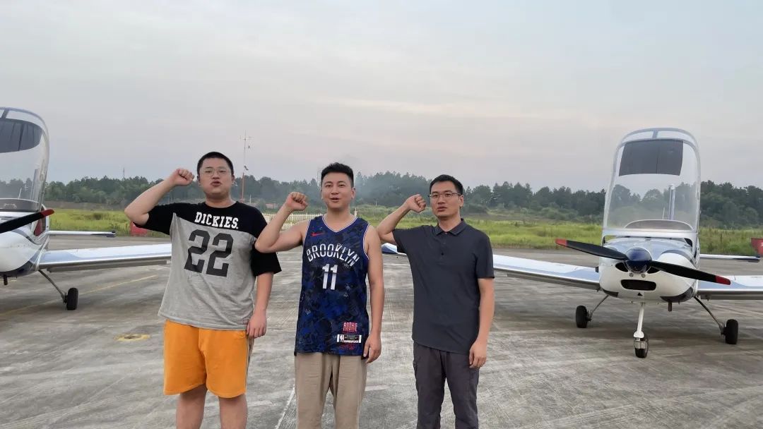 冲上云霄！湖南恒峰g22通航学员乐成单飞