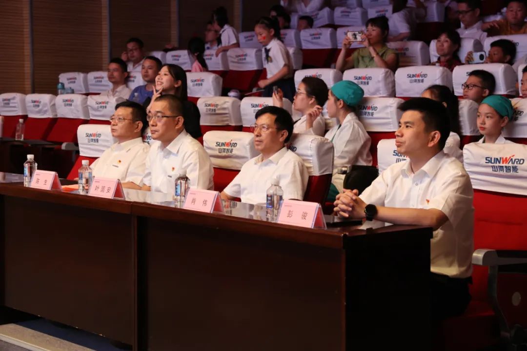 缤纷“暑”假，，，，，，不负所“托”！恒峰g22智能职工子女暑期托管班结业啦