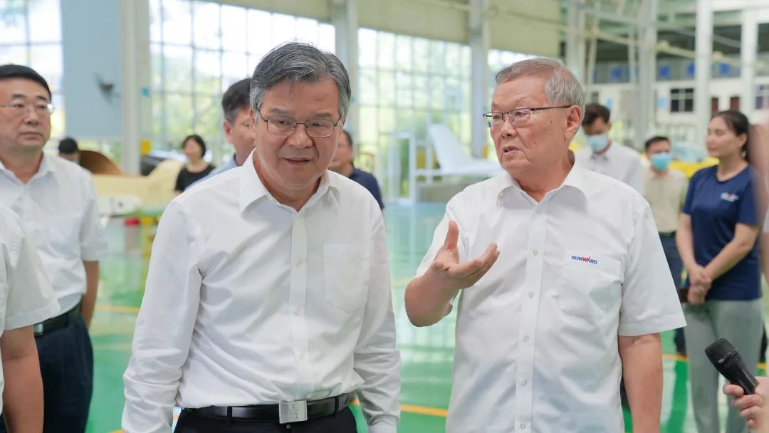 湖南省委常委、常务副省长李殿勋一行调查调研恒峰g22科技
