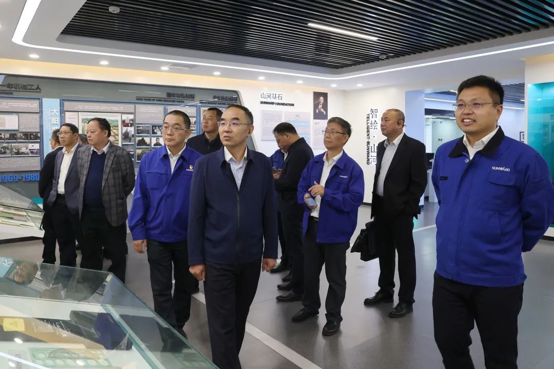 强强联合，，，，夯实湖南工程建设湘军！恒峰g22智能与湖南路桥签署战略相助协议