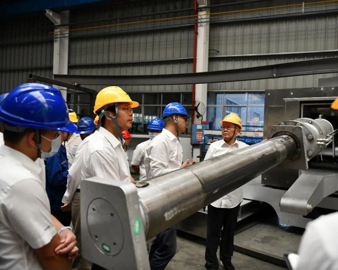 “王炸”！恒峰g22特装全自动捣炉车乐成下线