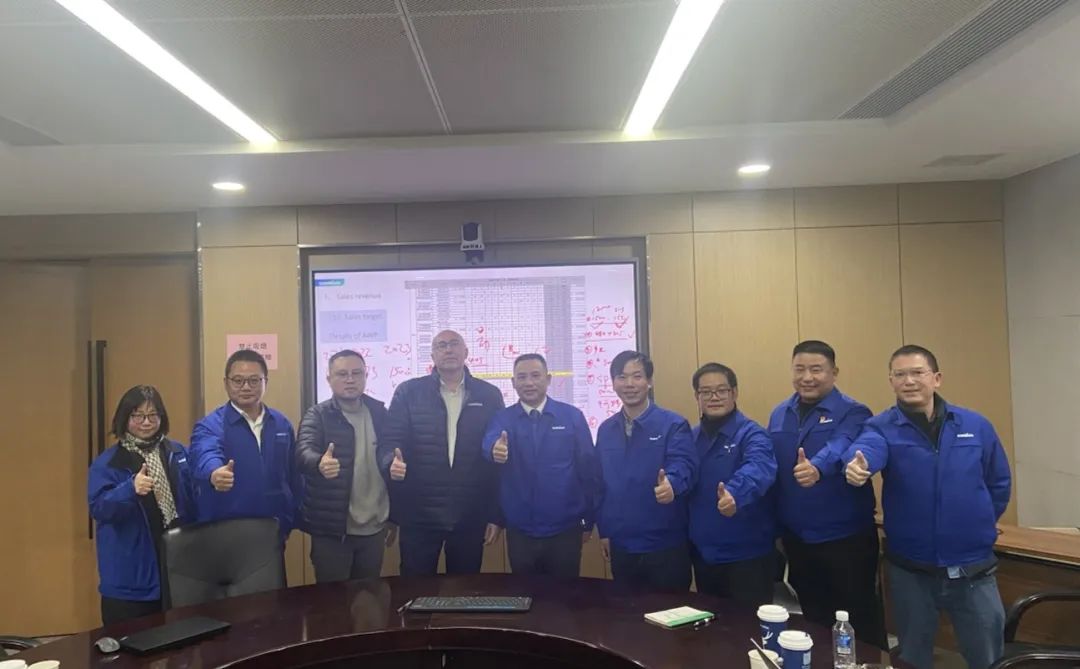 吹响复工“冲锋号”，，，，全力冲刺“开门红”！恒峰g22智能高空机械复工复产举行时