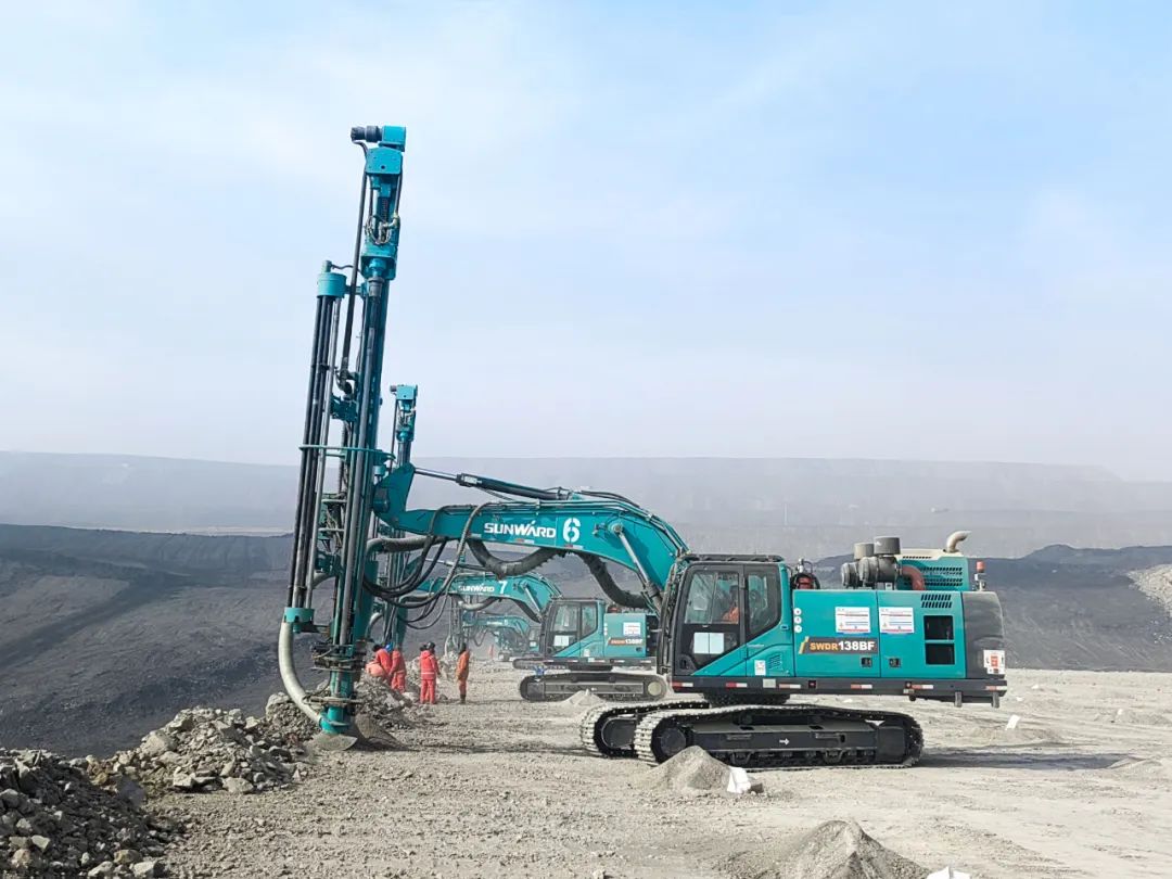 “绿色智能矿山建设专家”！恒峰g22智能全新一代切削潜孔一体式钻机重拳出击