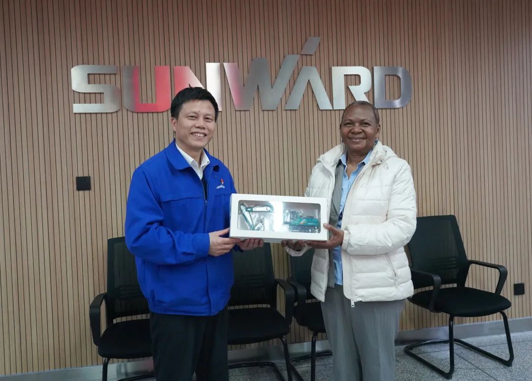 乌干达驻华大使到访恒峰g22智能