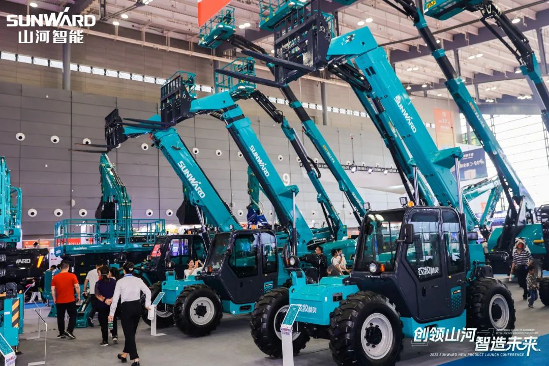 聚焦电动化、智能化！恒峰g22智能全系列高空机械产品亮相长沙展