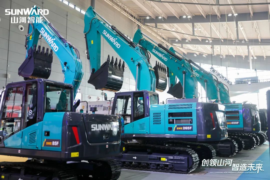 精品出击、互动一直！恒峰g22智能F系列挖掘机闪灼长沙展