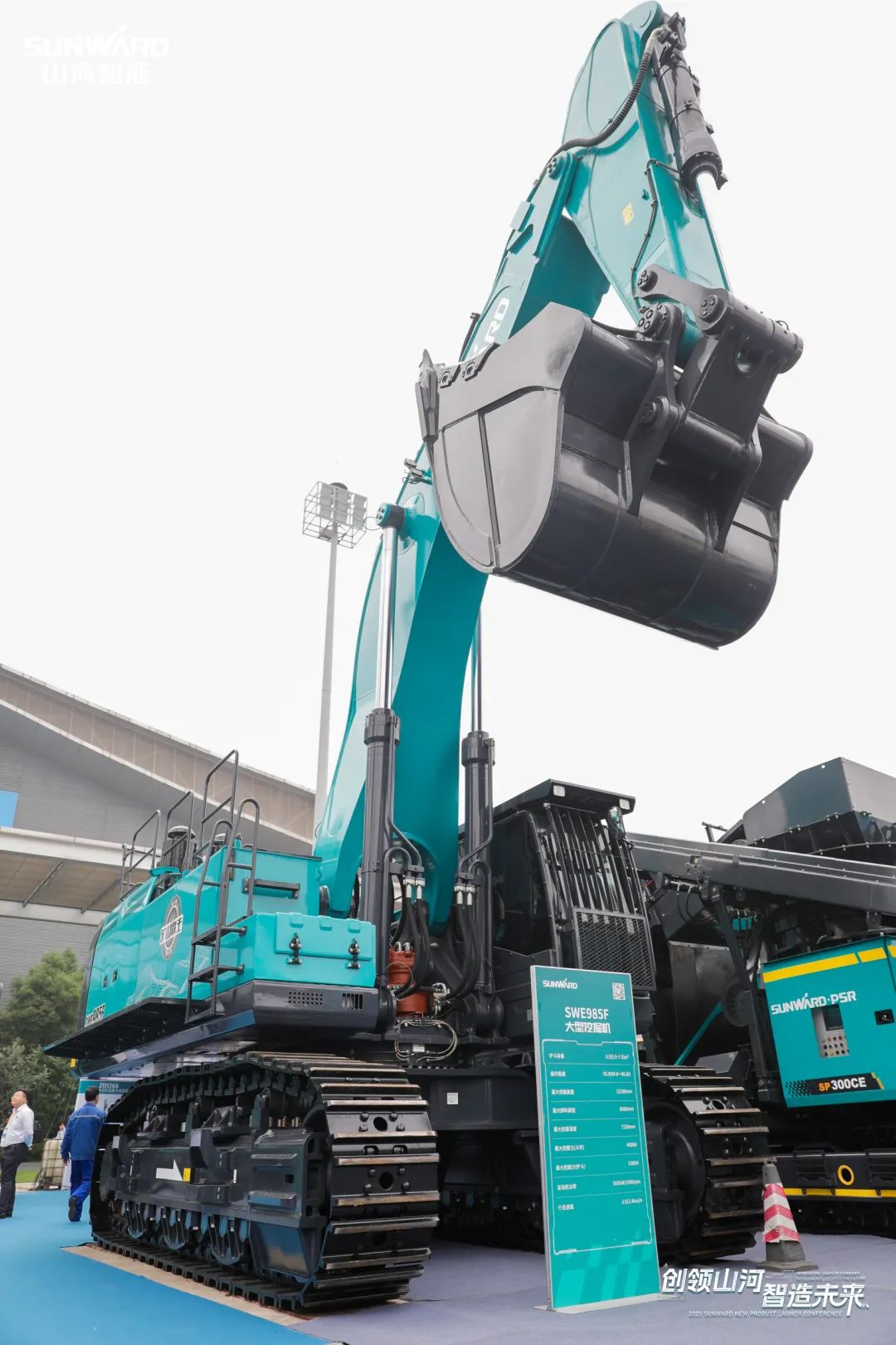 精品出击、互动一直！恒峰g22智能F系列挖掘机闪灼长沙展