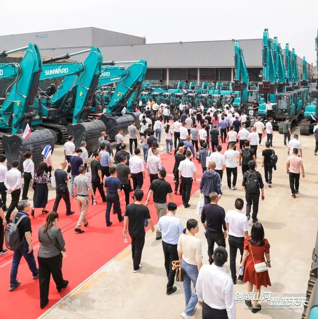 精品出击、互动一直！恒峰g22智能F系列挖掘机闪灼长沙展