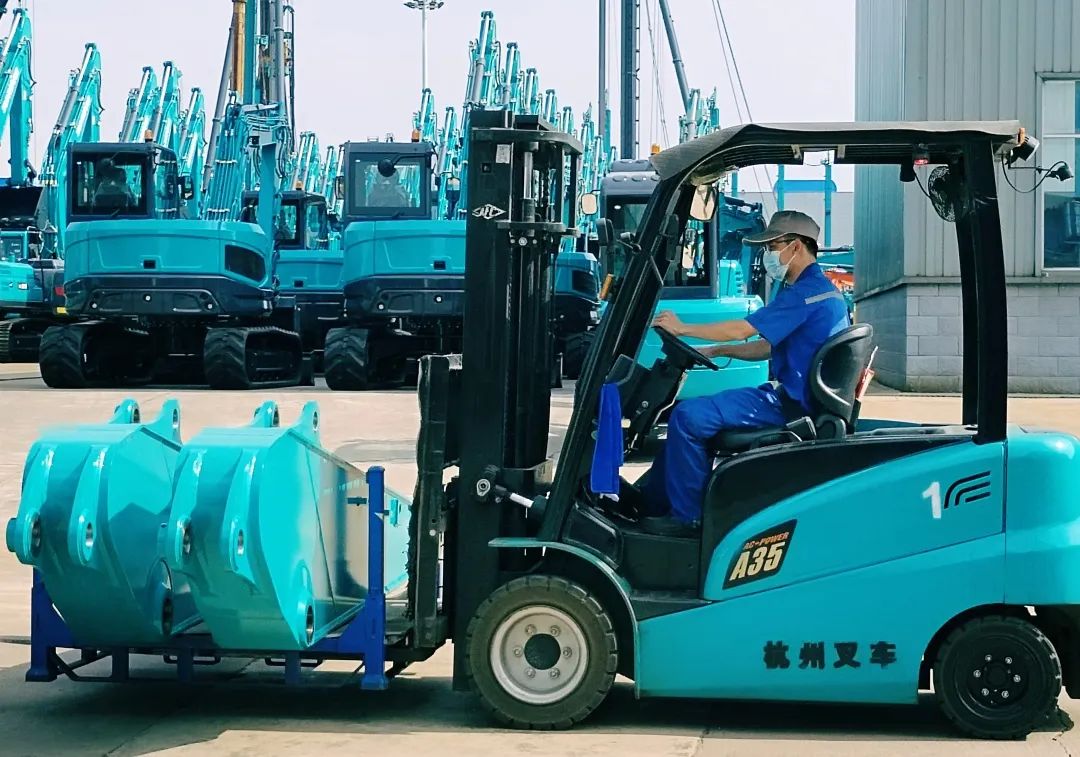 劳动庆幸，，，，，，创立伟大！纪录那些通俗且伟大的劳动瞬间