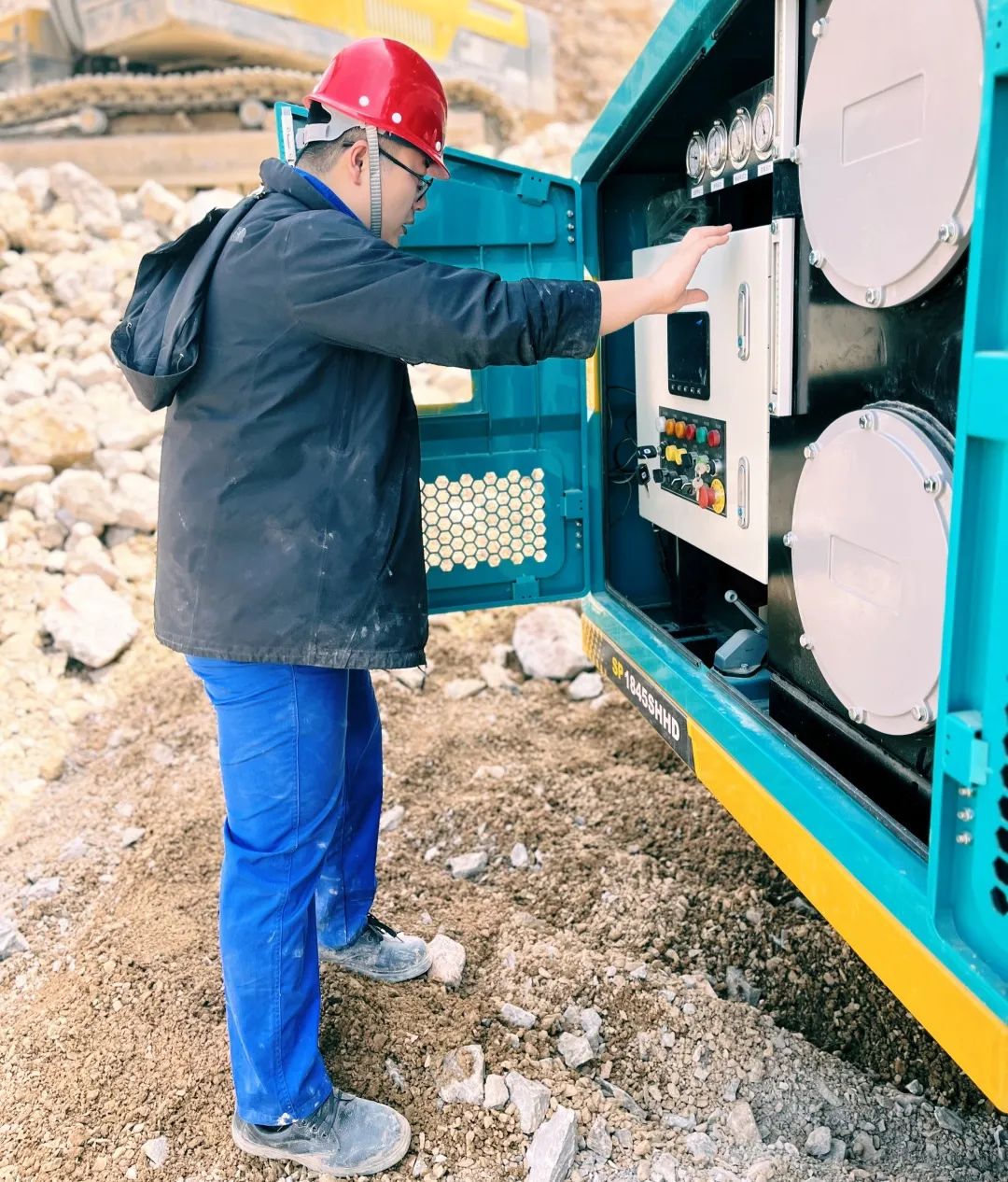 劳动庆幸，，，，，，创立伟大！纪录那些通俗且伟大的劳动瞬间