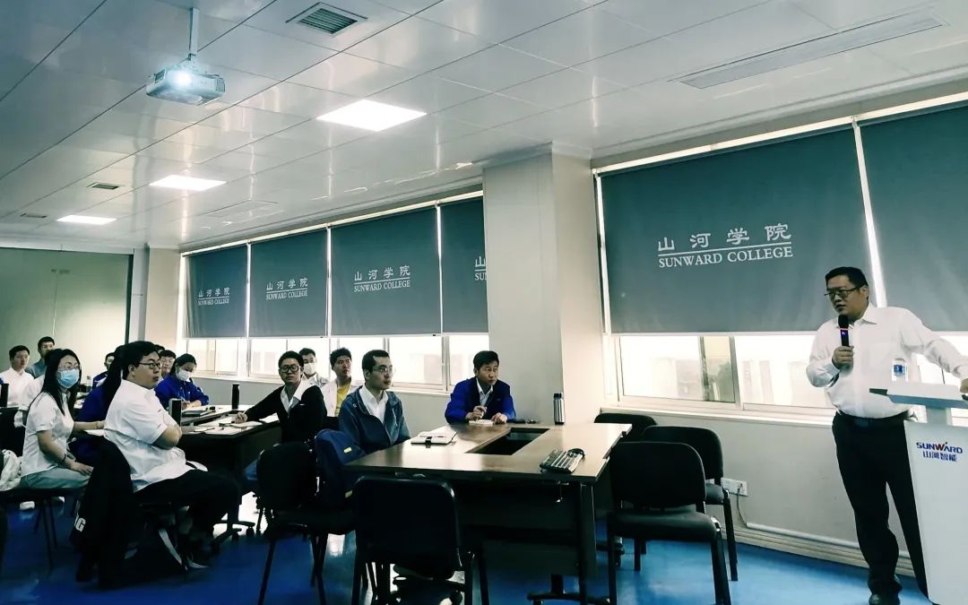 劳动庆幸，，，，，，创立伟大！纪录那些通俗且伟大的劳动瞬间