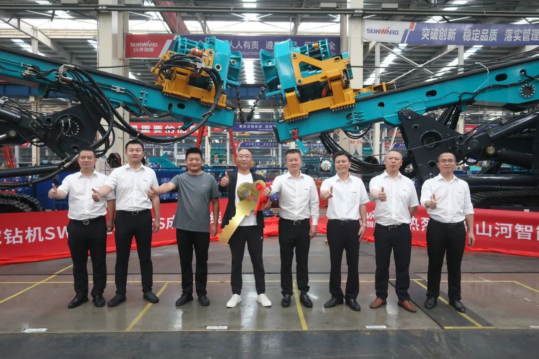 助力“双碳”、绿动未来！恒峰g22智能增程式电动旋挖钻机、液压混淆动力旋挖钻机齐交付