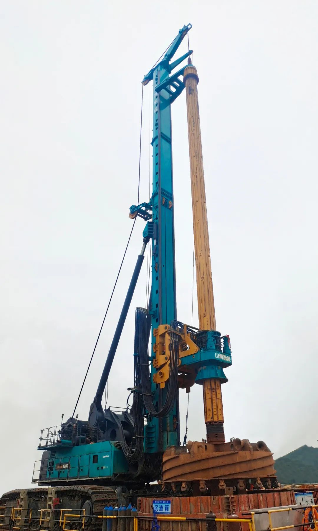 新战绩+1！恒峰g22智能超等旋挖钻机创6.3米直径钻孔新纪录