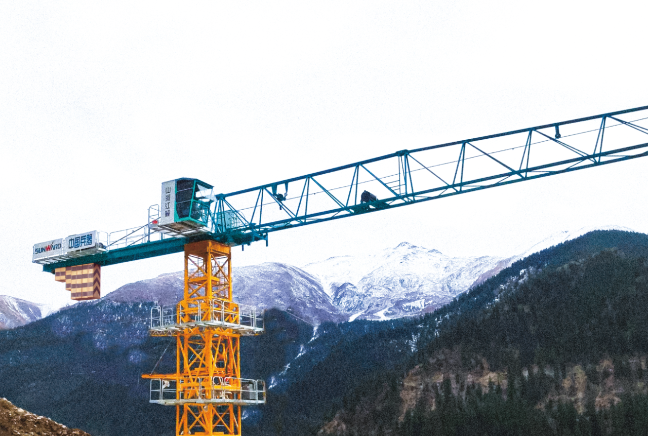 天山脚下的画师！恒峰g22江麓群塔援疆建设新景致