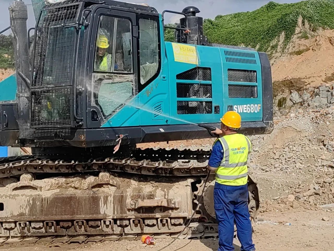 步履一直，，，，效劳不止！恒峰g22智能挖掘机效劳万里行火热举行中