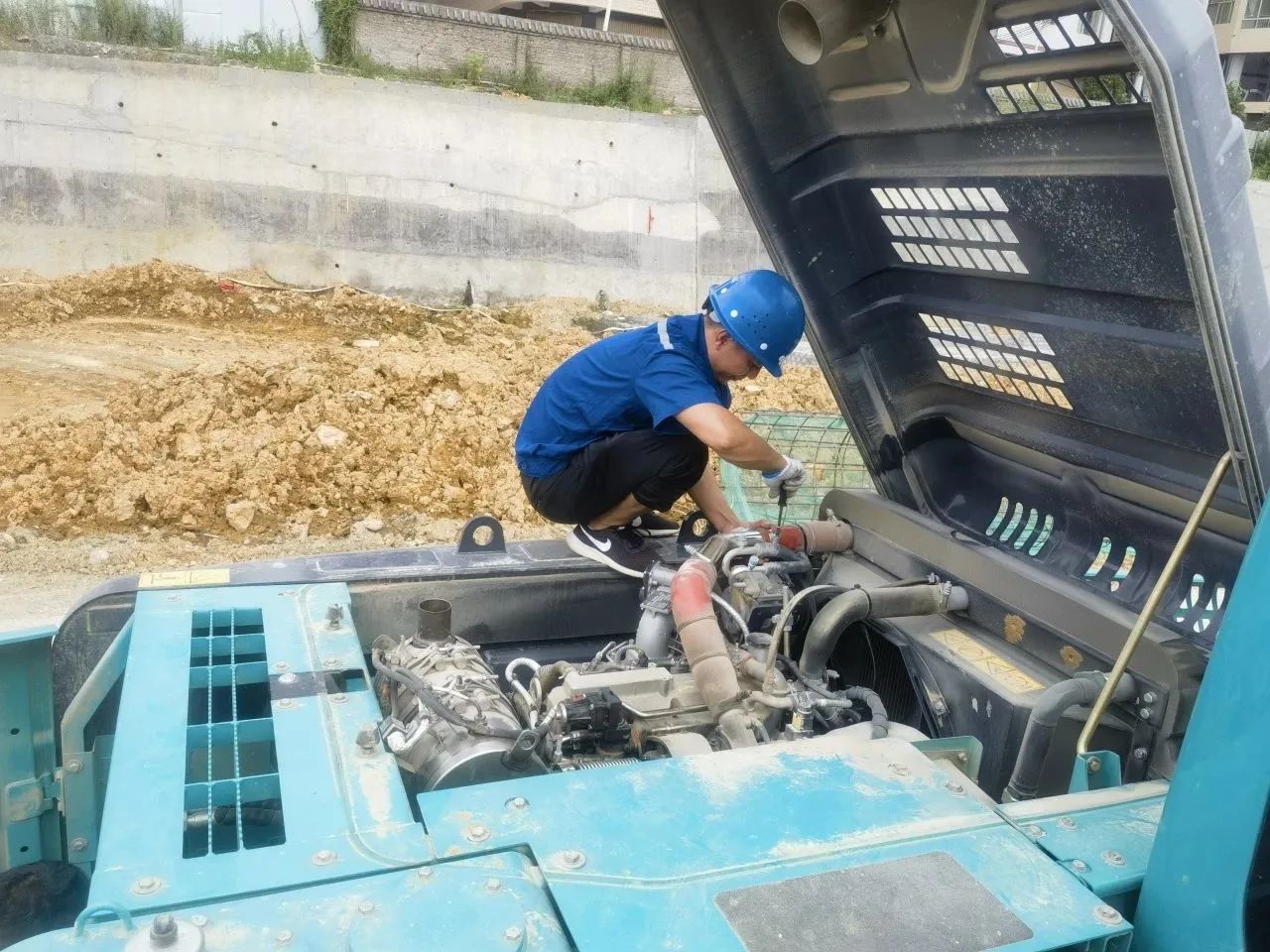 步履一直，，，，效劳不止！恒峰g22智能挖掘机效劳万里行火热举行中