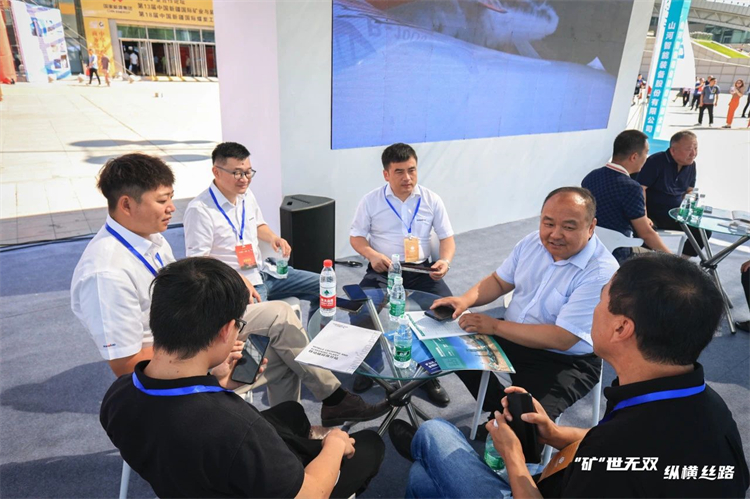“矿”世无双，，，，，纵横丝路！恒峰g22智能亮相第十三届新疆国际矿业与装备展览会