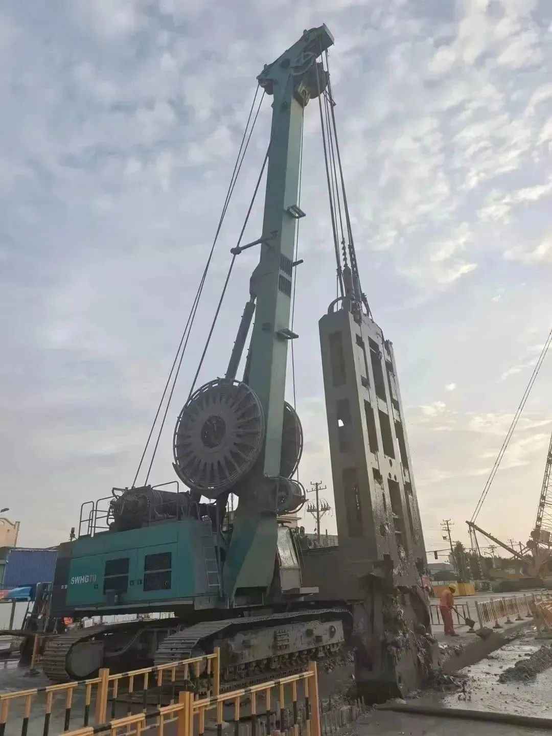 助力海内国际重大工程！恒峰g22智能液压抓斗实力“出圈”