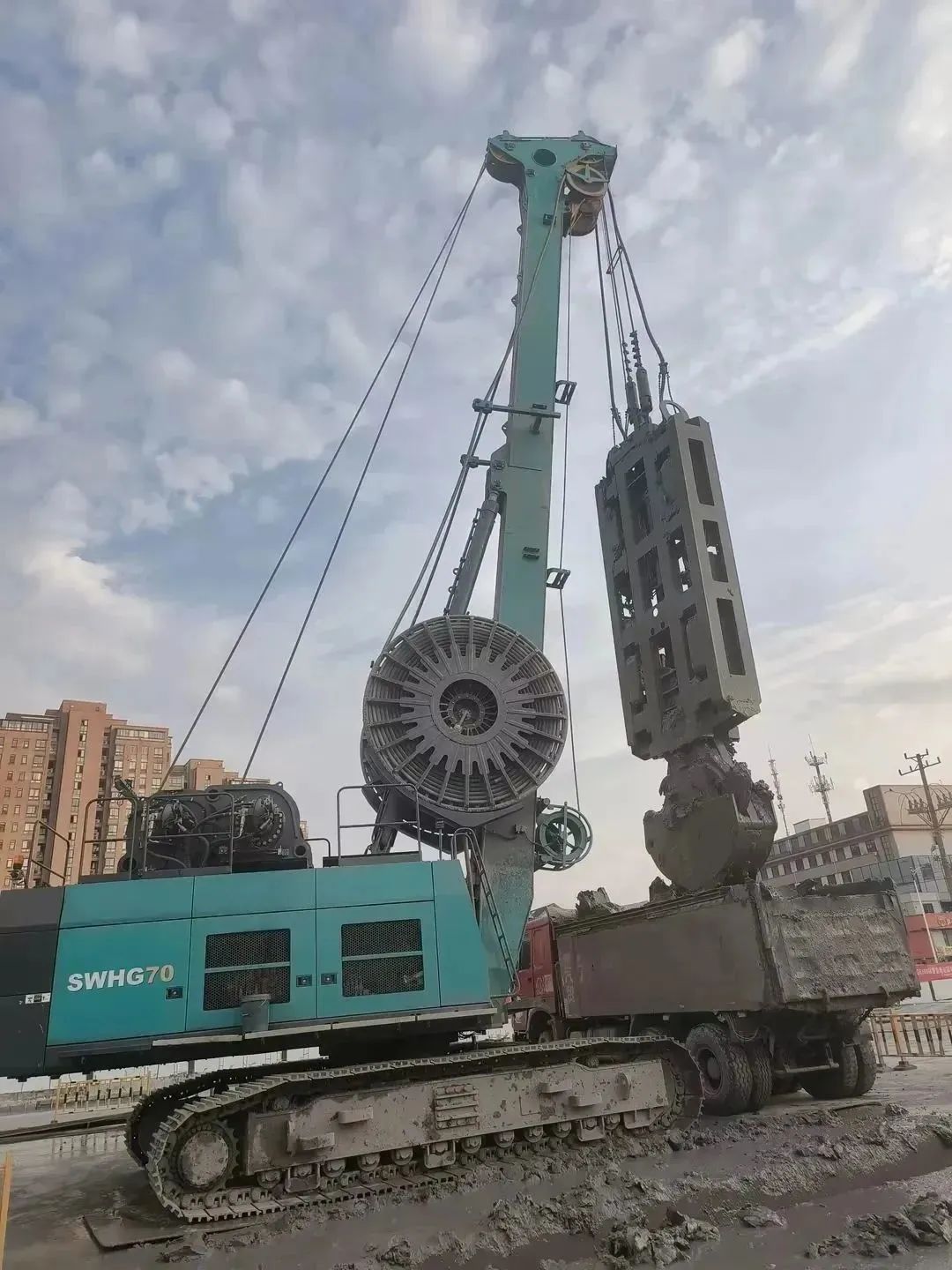 助力海内国际重大工程！恒峰g22智能液压抓斗实力“出圈”