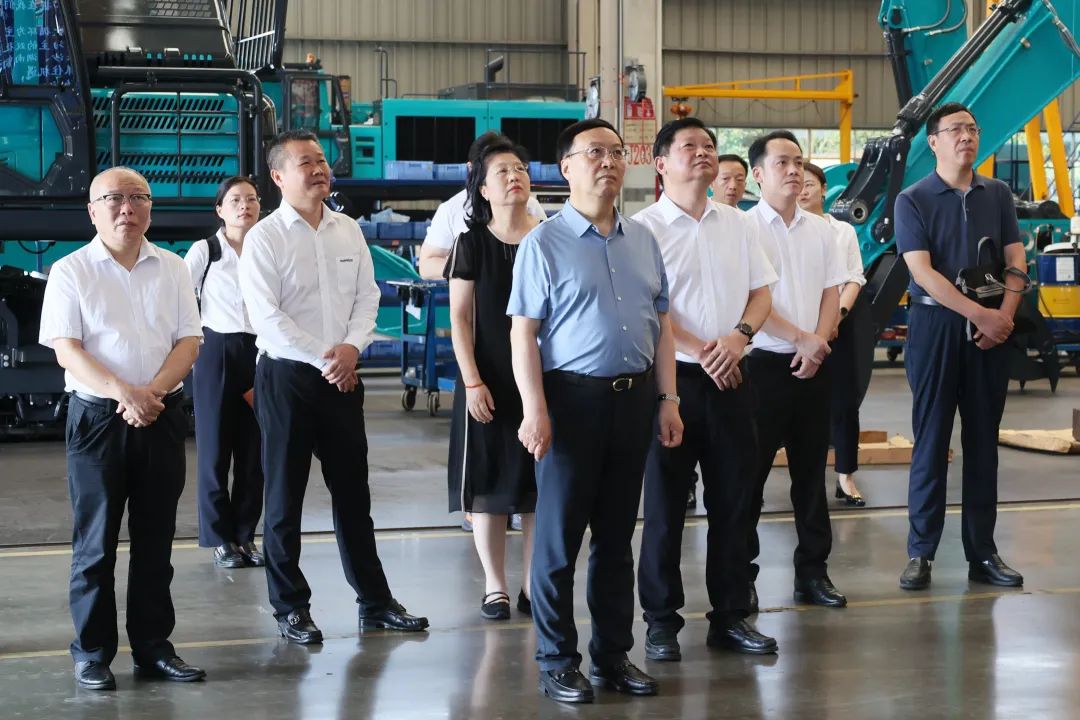 中宣部社科领域专家学者到恒峰g22智能调研高质量生长