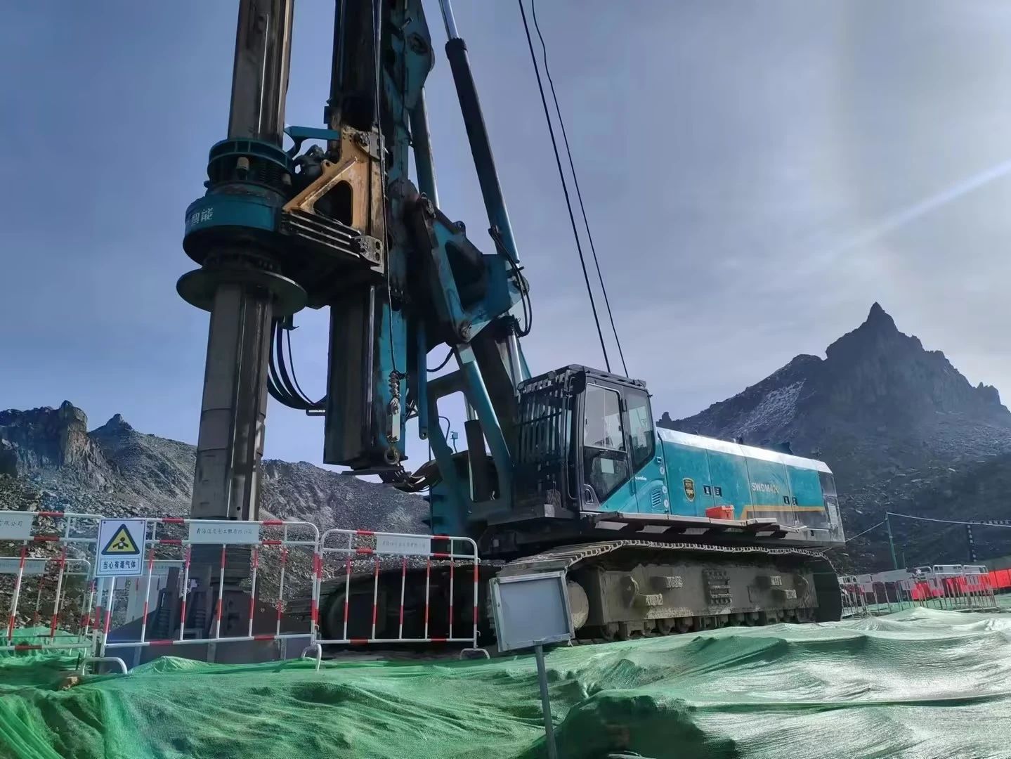 助力天下最高海拔特高压直流输电工程，，，恒峰g22智能旋挖钻机展现硬核实力