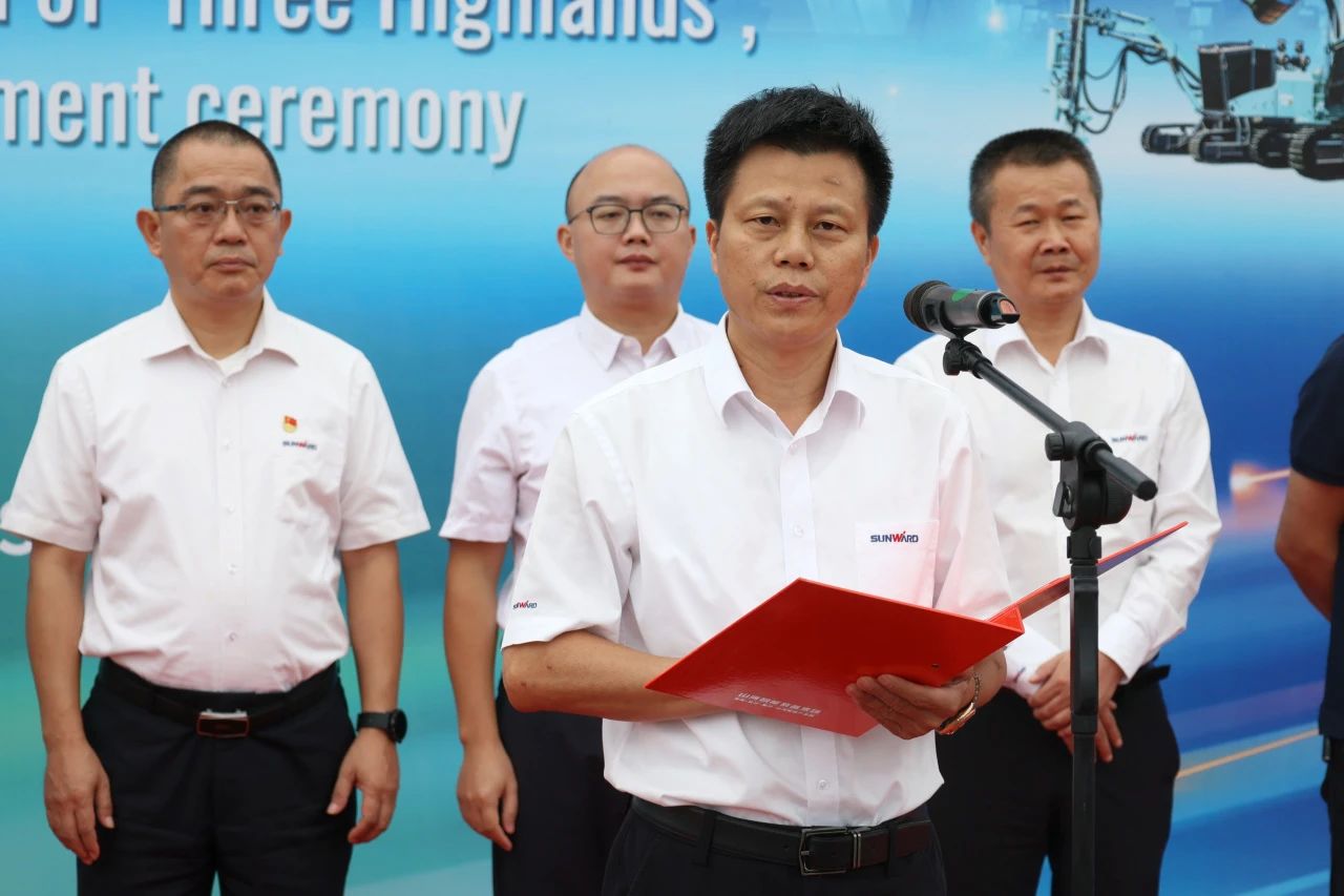 一连进军国际市。。。。。。『惴錱22智能近百台装备集中发货