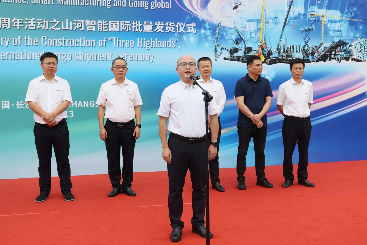 一连进军国际市。。。。。。『惴錱22智能近百台装备集中发货