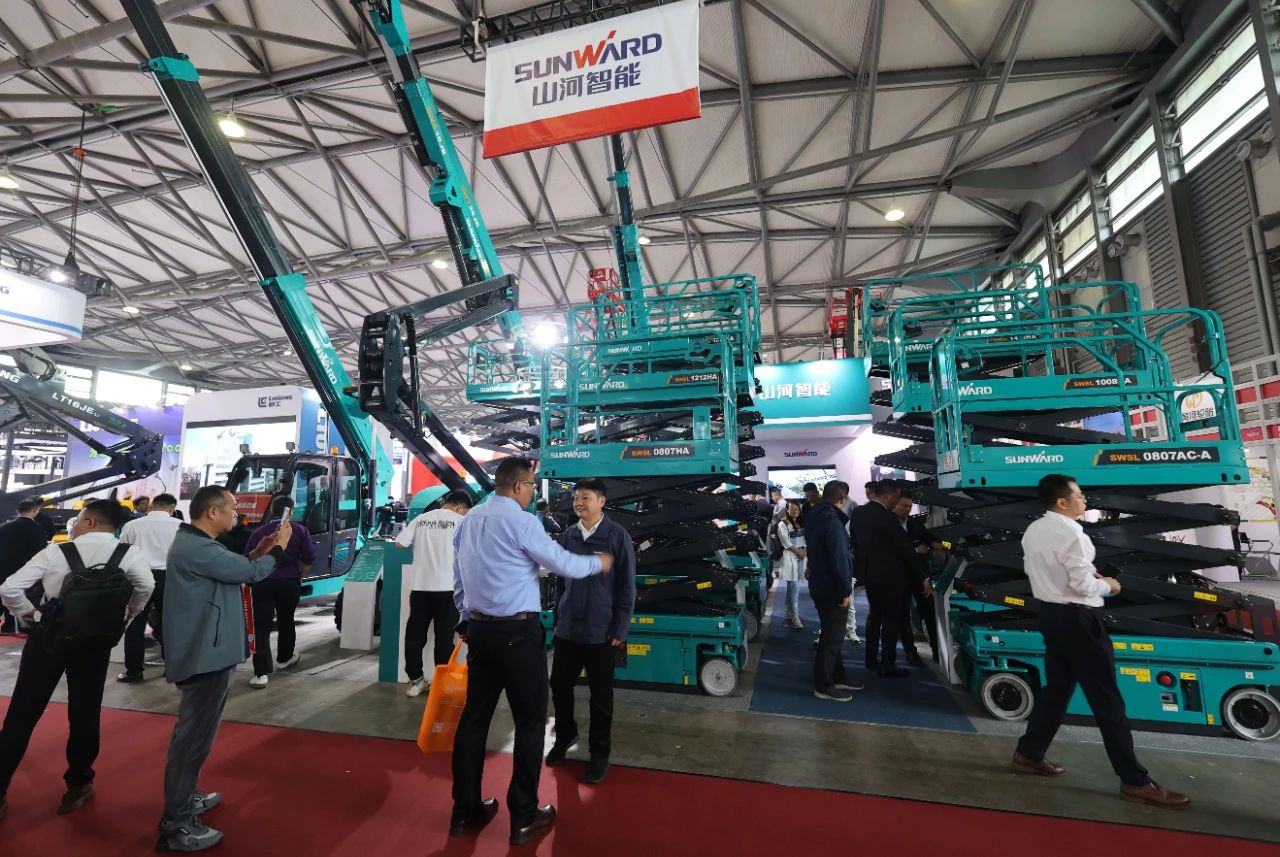 精品出击，，，，，闪灼魔都！恒峰g22智能全系列高空机械亮相2023亚洲国际高空展