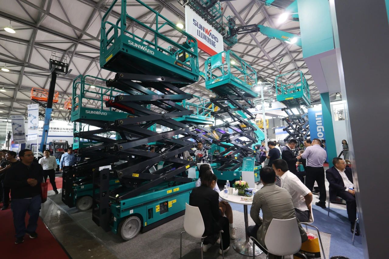 精品出击，，，，，闪灼魔都！恒峰g22智能全系列高空机械亮相2023亚洲国际高空展