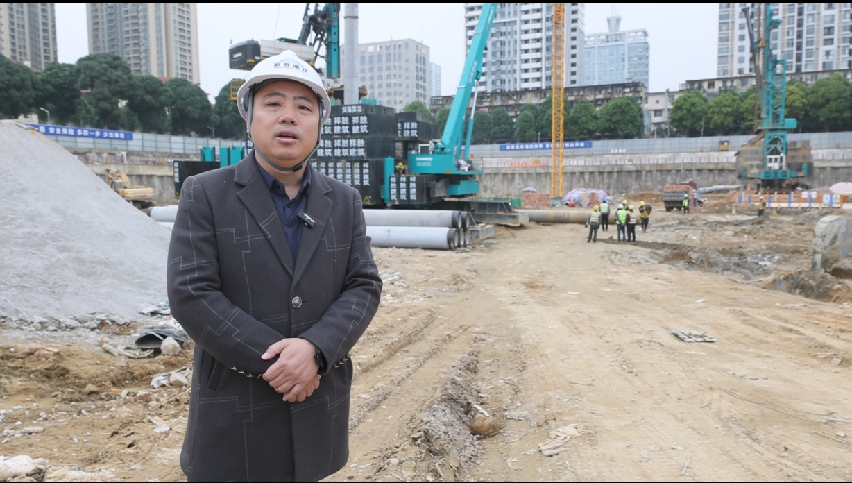 “绿巨人”显神威！恒峰g22智能引孔式静力压桩机助建“绿城”南宁民生项目