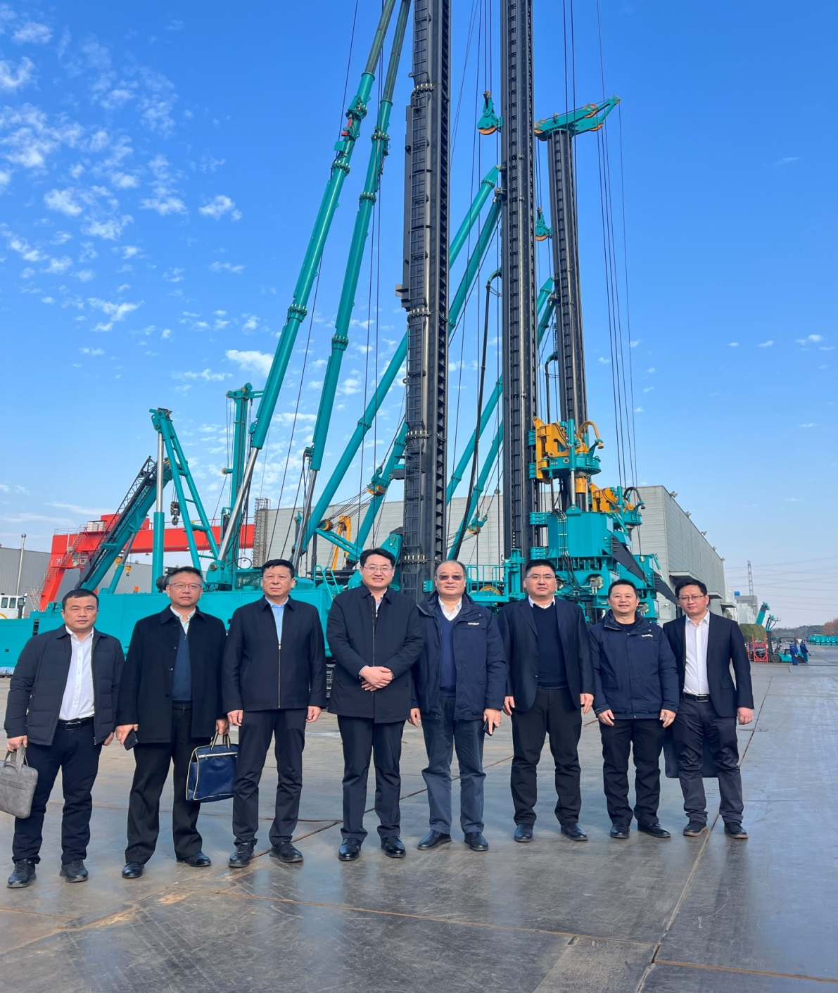 强强联合，，，，同营生长！恒峰g22智能与中铁六局路桥公司签署战略相助协议