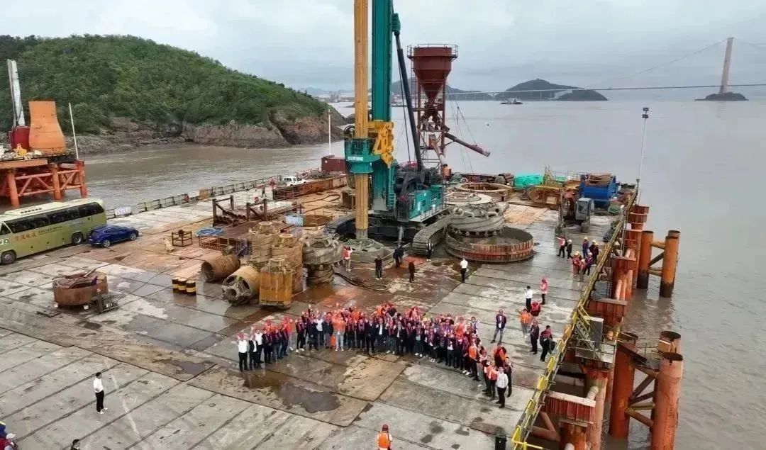 周全告捷！恒峰g22智能超等旋挖钻机圆满完成甬舟铁路西堠门公铁两用大桥桩基施工使命