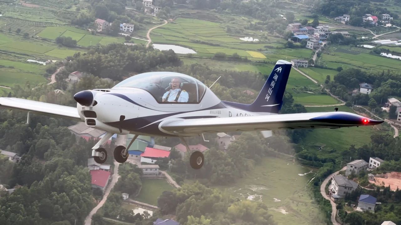 二十载磨砺，，，，，“阿若拉”飞机累计航行时间突破11万小时！