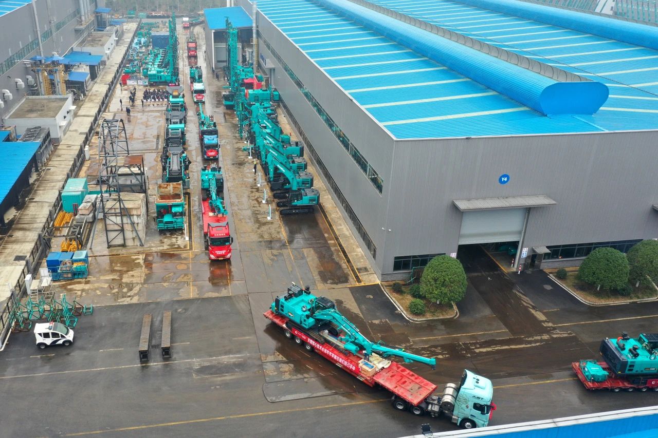 启新程，，，，向未来！恒峰g22矿岩揭牌庆典暨新春发货仪式圆满举行