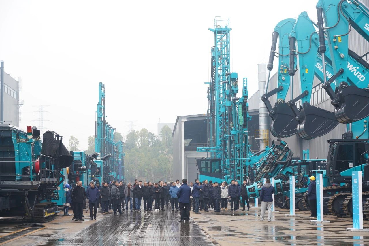 启新程，，，，向未来！恒峰g22矿岩揭牌庆典暨新春发货仪式圆满举行