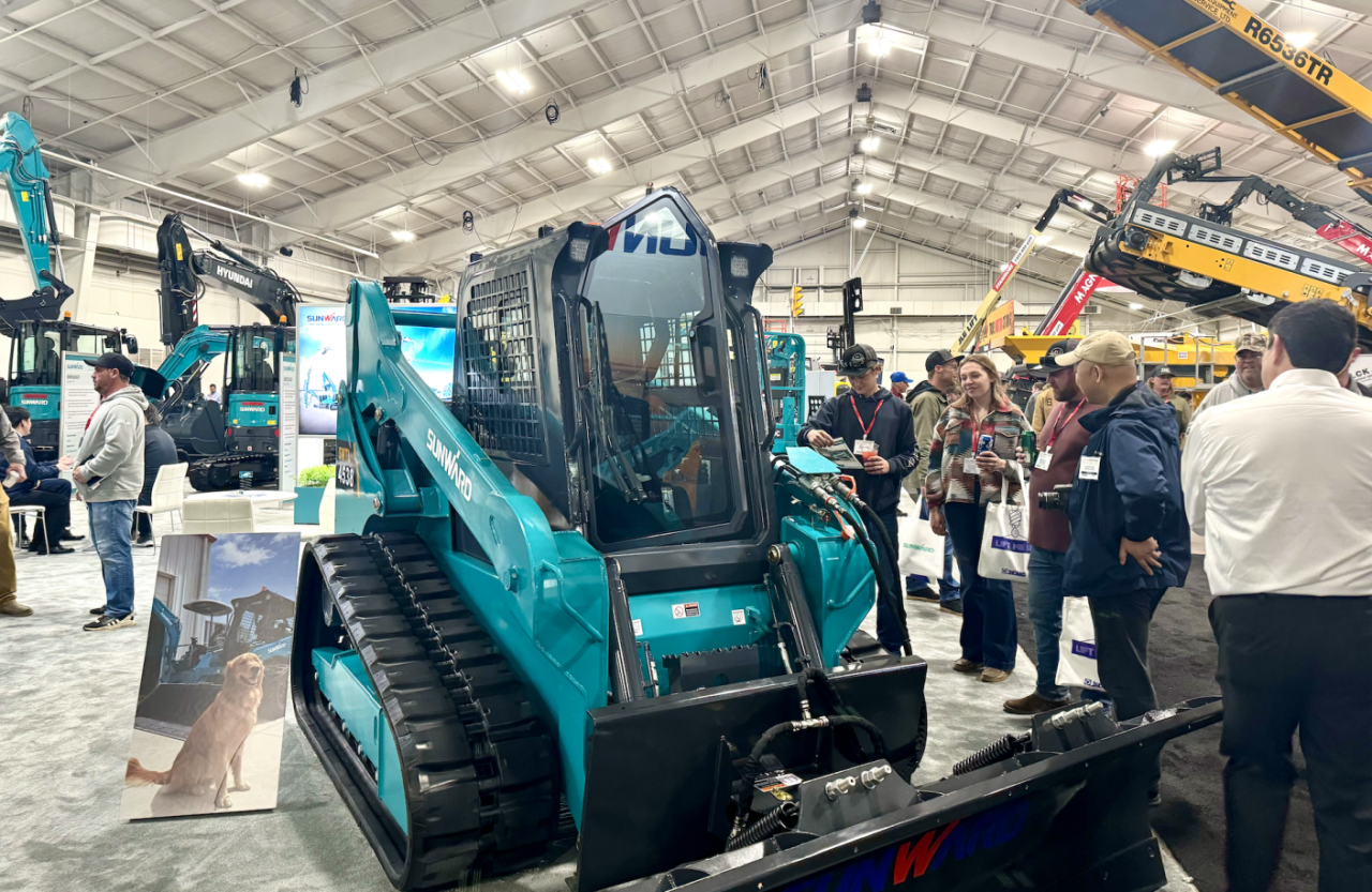 恒峰g22智能亮相加拿大最大重型装备展