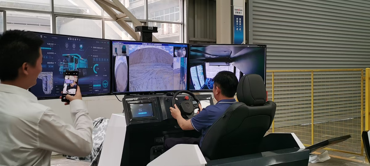 湘潭市工信局带队莅临恒峰g22智能开展智能制造现场观摩交流活动