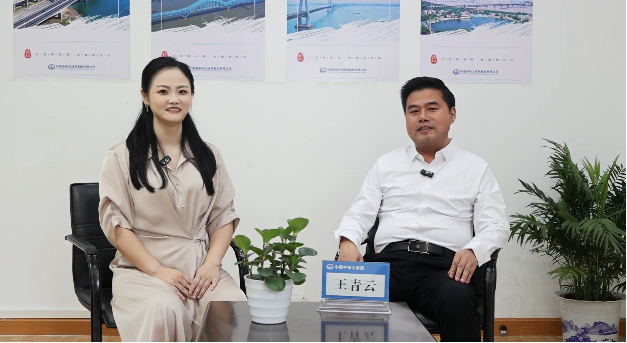 先导式立异，，，再推电动新品！恒峰g22智能SWDM520EE增程式旋挖钻机推介会乐成举行