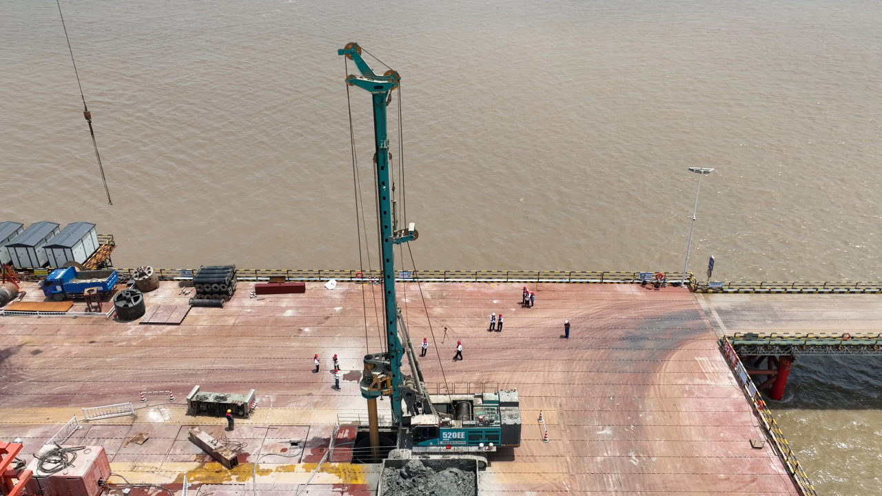 先导式立异，，，再推电动新品！恒峰g22智能SWDM520EE增程式旋挖钻机推介会乐成举行