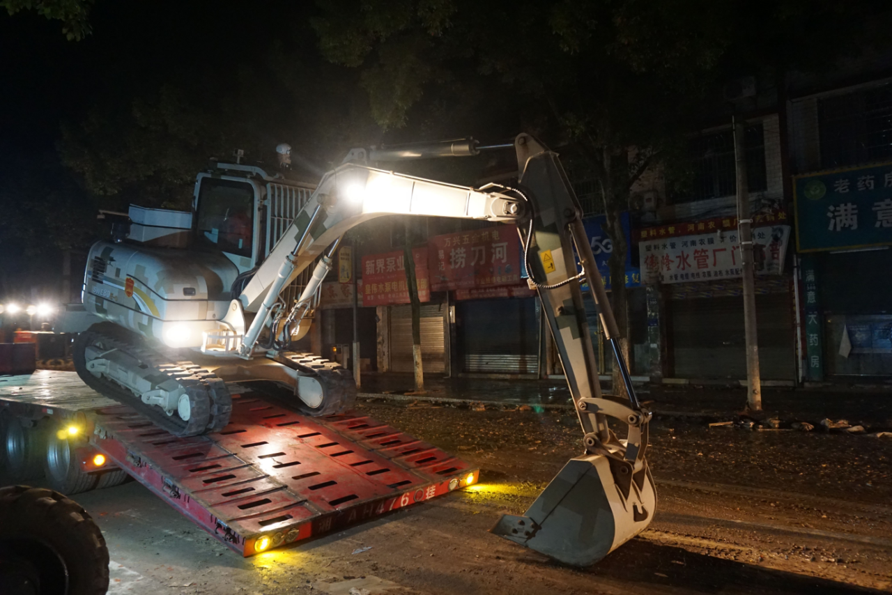 驰援湖南平江抗洪抢险，，，，，，共克时艰显继续